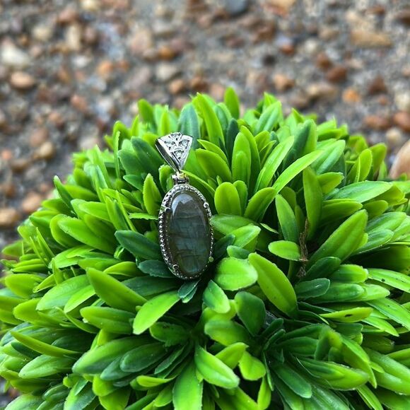 NIB Malagasy Labradorite & Peridot Solitaire Pendant, Stainless Steel Necklace - Picture 9 of 12